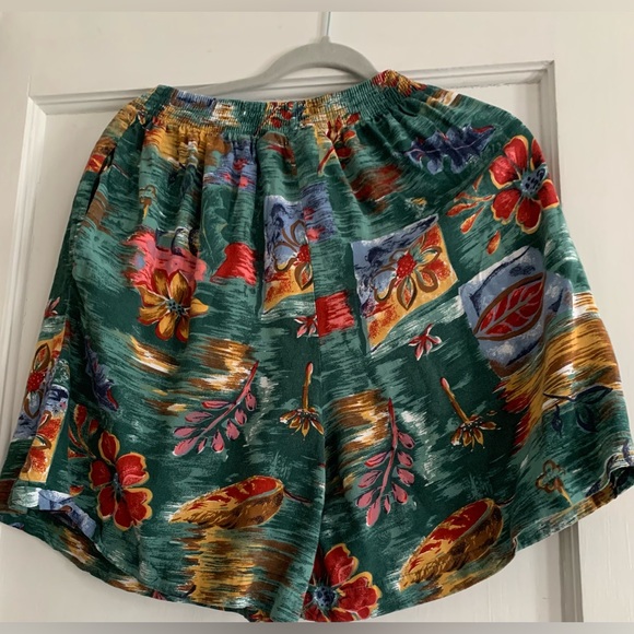 Vintage Capacity Petites Women’s Shorts Petite L Floral Hawaiian Bermuda - Picture 6 of 9